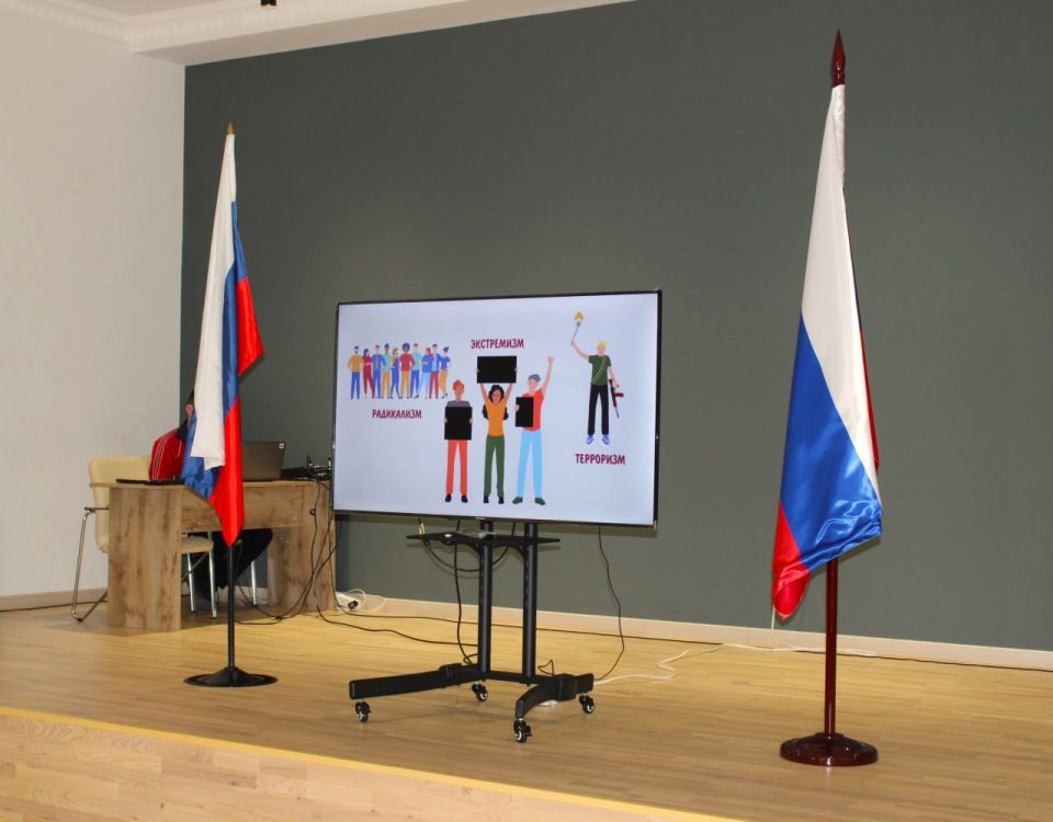 В Мелитополе транспортные полицейские провели для школьников лекцию о противодействии экстремизму и терроризму В Мелитополе транспортные полицейские провели для школьников лекцию о противодействии экстремизму и терроризму