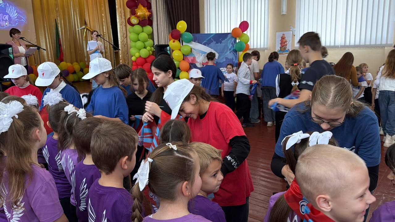 ПОСВЯЩЕНИЕ ПЕРВОКЛАССНИКОВ В "ОРЛЯТА РОССИИ" ПОСВЯЩЕНИЕ ПЕРВОКЛАССНИКОВ В "ОРЛЯТА РОССИИ"