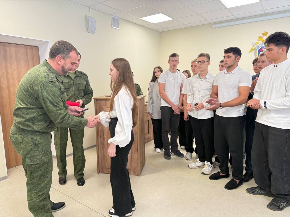 В Мелитополе обучающиеся кадетского класса СК России приняли торжественно присягу В Мелитополе обучающиеся кадетского класса СК России приняли торжественно присягу