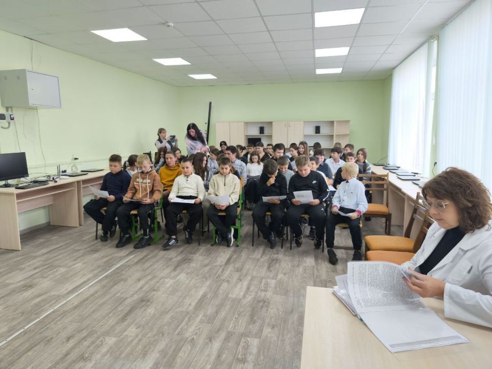 Прокуратура Приморского района в рамках работы по правовому просвещению совместно с представителями комиссии по делам несовершеннолетних и защите их прав муниципального округа, отдела полиции «Приморский» ОМВД «Бердянский» и... Прокуратура Приморского района в рамках работы по правовому просвещению совместно с представителями комиссии по делам несовершеннолетних и защите их прав муниципального округа, отдела полиции «Приморский» ОМВД «Бердянский» и...