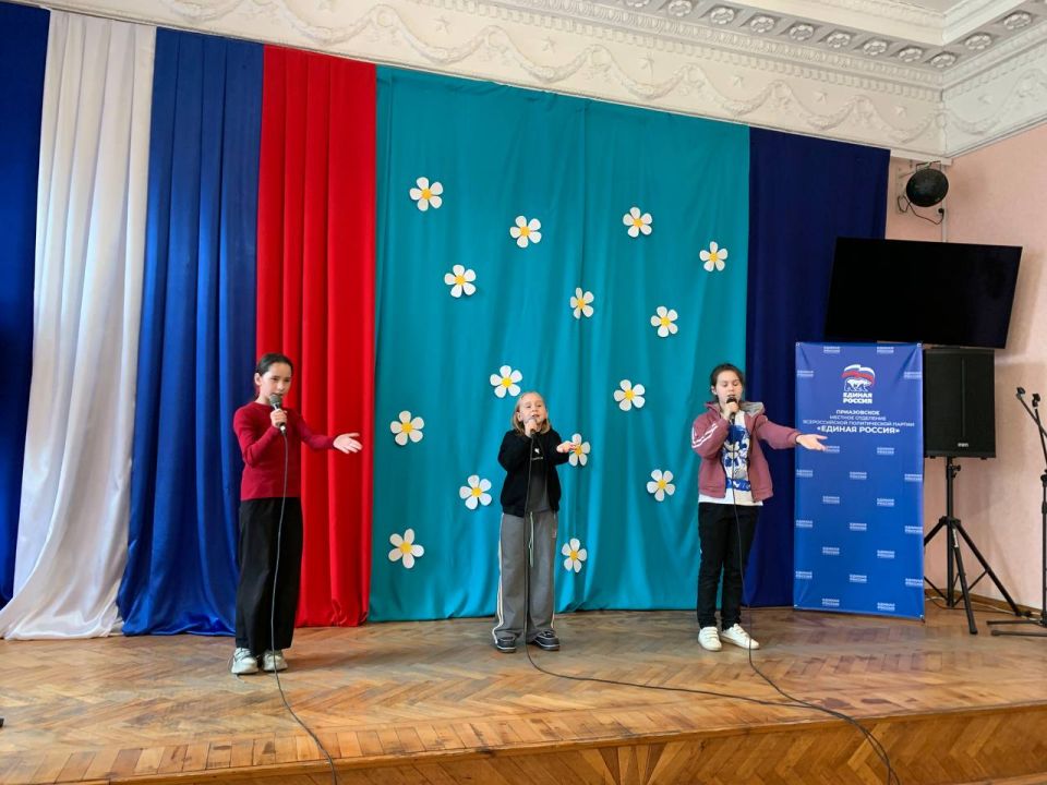 В нашем Приазовском Доме Культуры продолжаются занятия по эстрадному вокалу, наполненные музыкой, творчеством и стремлением к совершенству! В нашем Приазовском Доме Культуры продолжаются занятия по эстрадному вокалу, наполненные музыкой, творчеством и стремлением к совершенству!