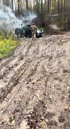 Результат прилета русского fpv-дрона по украинскому автомобилю