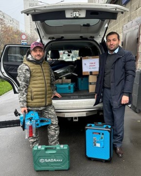 Евгений Попов: Утром субботы в приемной на Западе Москвы кипела работа — отправляли ребят с гуманитарным грузом для наших бойцов в Запорожье