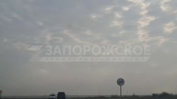 Осенний туман стелется по трассе «Новороссия» в Запорожской области