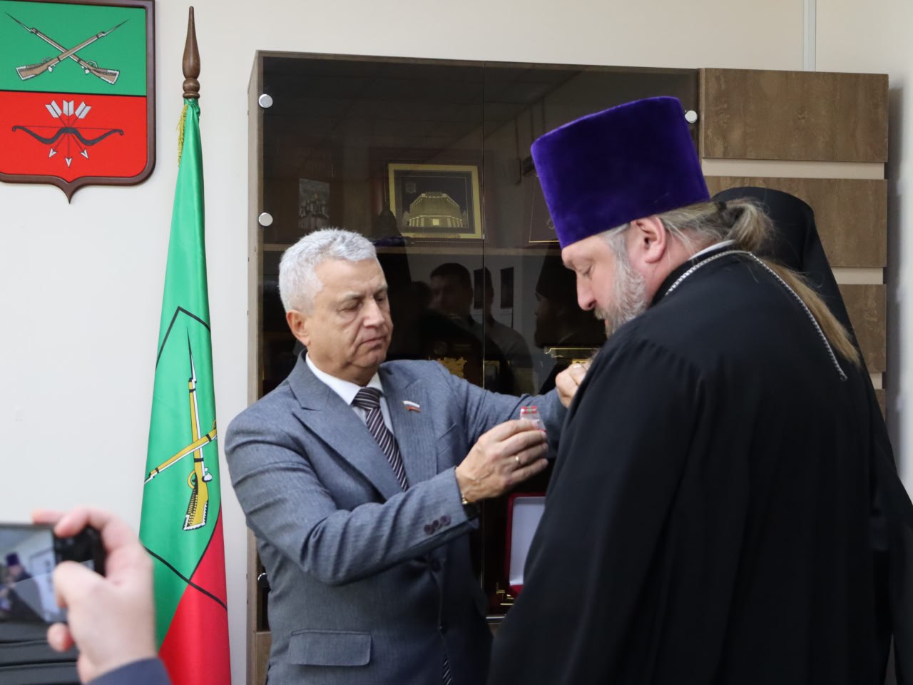 Виктор Емельяненко: Провел учредительное собрание регионального отделения Всемирного русского народного собора — организации, которая призвана объединить наши силы для сохранения культурных традиций и духовных ценностей Виктор Емельяненко: Провел учредительное собрание регионального отделения Всемирного русского народного собора — организации, которая призвана объединить наши силы для сохранения культурных традиций и духовных ценностей