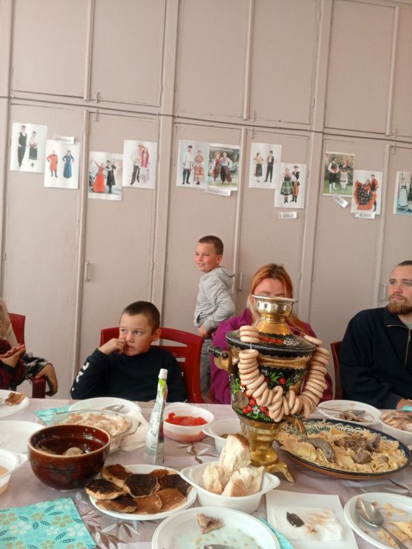 Ко Дню народного единства кружковцы Степановского Первого СДК вместе со своими руководителями и родителями подготовили яркий и "вкусный" праздник "Национальные блюда народов Запорожской области" Ко Дню народного единства кружковцы Степановского Первого СДК вместе со своими руководителями и родителями подготовили яркий и "вкусный" праздник "Национальные блюда народов Запорожской области"