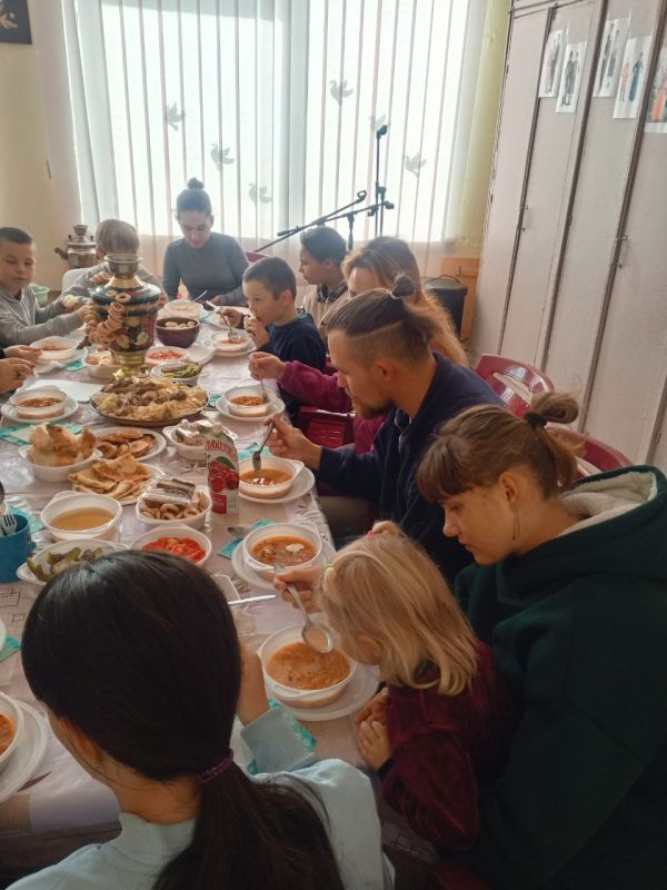 Ко Дню народного единства кружковцы Степановского Первого СДК вместе со своими руководителями и родителями подготовили яркий и "вкусный" праздник "Национальные блюда народов Запорожской области" Ко Дню народного единства кружковцы Степановского Первого СДК вместе со своими руководителями и родителями подготовили яркий и "вкусный" праздник "Национальные блюда народов Запорожской области"