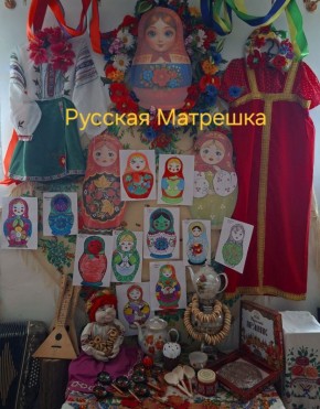 24 октября в Ботиевском Доме культуры прошла выставка "Русская матрешка." Дети не только узнали об удивительной истории создания матрёшки, но увлечённо и с большим удовольствием рисовали и раскрашивали яркими красками...