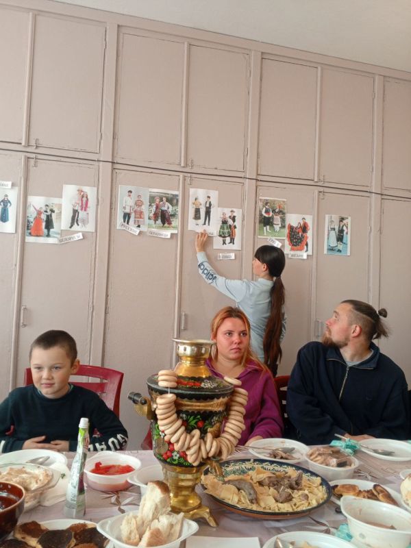 Ко Дню народного единства кружковцы Степановского Первого СДК вместе со своими руководителями и родителями подготовили яркий и "вкусный" праздник "Национальные блюда народов Запорожской области" Ко Дню народного единства кружковцы Степановского Первого СДК вместе со своими руководителями и родителями подготовили яркий и "вкусный" праздник "Национальные блюда народов Запорожской области"