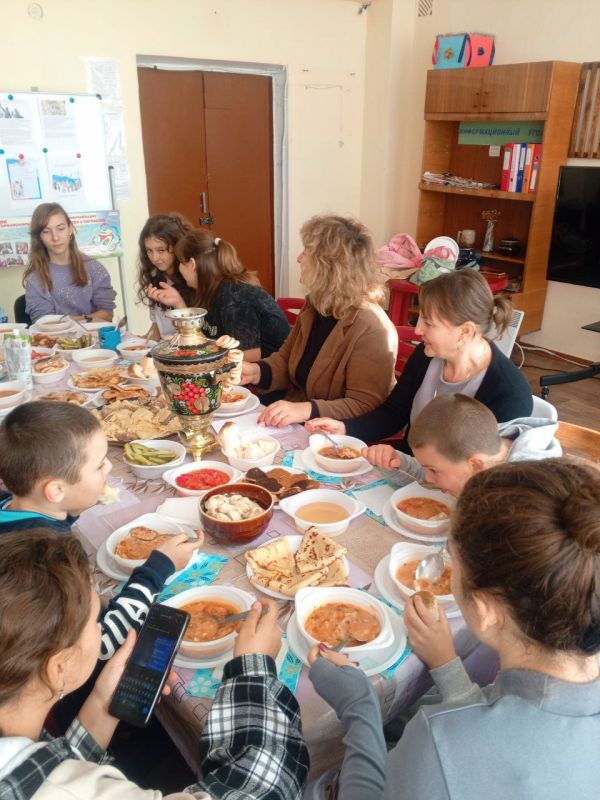 Ко Дню народного единства кружковцы Степановского Первого СДК вместе со своими руководителями и родителями подготовили яркий и "вкусный" праздник "Национальные блюда народов Запорожской области" Ко Дню народного единства кружковцы Степановского Первого СДК вместе со своими руководителями и родителями подготовили яркий и "вкусный" праздник "Национальные блюда народов Запорожской области"