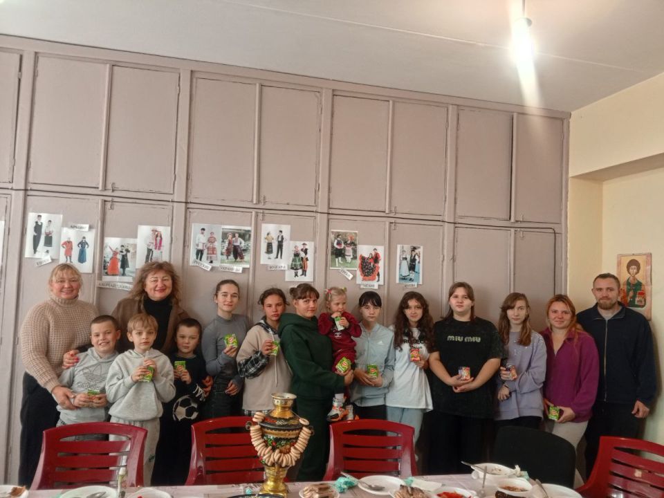 Ко Дню народного единства кружковцы Степановского Первого СДК вместе со своими руководителями и родителями подготовили яркий и "вкусный" праздник "Национальные блюда народов Запорожской области" Ко Дню народного единства кружковцы Степановского Первого СДК вместе со своими руководителями и родителями подготовили яркий и "вкусный" праздник "Национальные блюда народов Запорожской области"