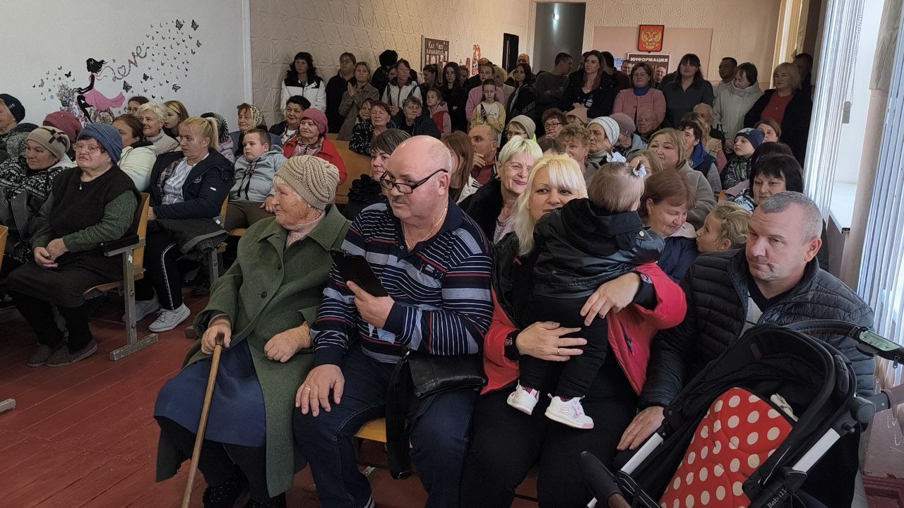 В Акимовском районе отметили юбилеи трёх сёл при участии представителей партии «Единая Россия» В Акимовском районе отметили юбилеи трёх сёл при участии представителей партии «Единая Россия»