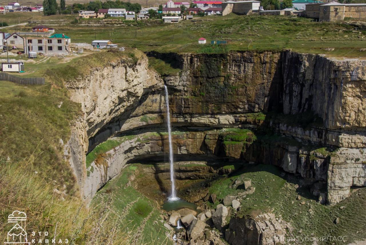На фото — Хунзахское плато, каньон Цолотль, водопад Тобот и курорт Матлас в Дагестане На фото — Хунзахское плато, каньон Цолотль, водопад Тобот и курорт Матлас в Дагестане