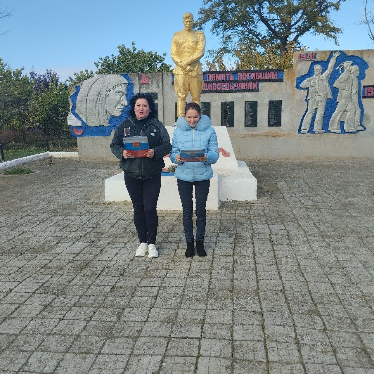 Культработники Переможного и Петровки организовали памятные мероприятия, посвященные Дню освобождения Акимовского района от немецко-фашистских захватчиков Культработники Переможного и Петровки организовали памятные мероприятия, посвященные Дню освобождения Акимовского района от немецко-фашистских захватчиков