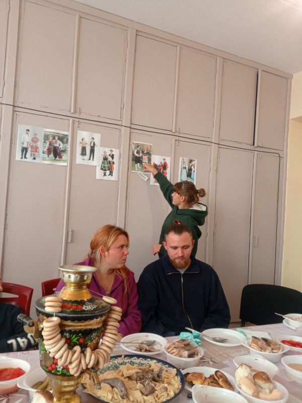 Ко Дню народного единства кружковцы Степановского Первого СДК вместе со своими руководителями и родителями подготовили яркий и "вкусный" праздник "Национальные блюда народов Запорожской области" Ко Дню народного единства кружковцы Степановского Первого СДК вместе со своими руководителями и родителями подготовили яркий и "вкусный" праздник "Национальные блюда народов Запорожской области"