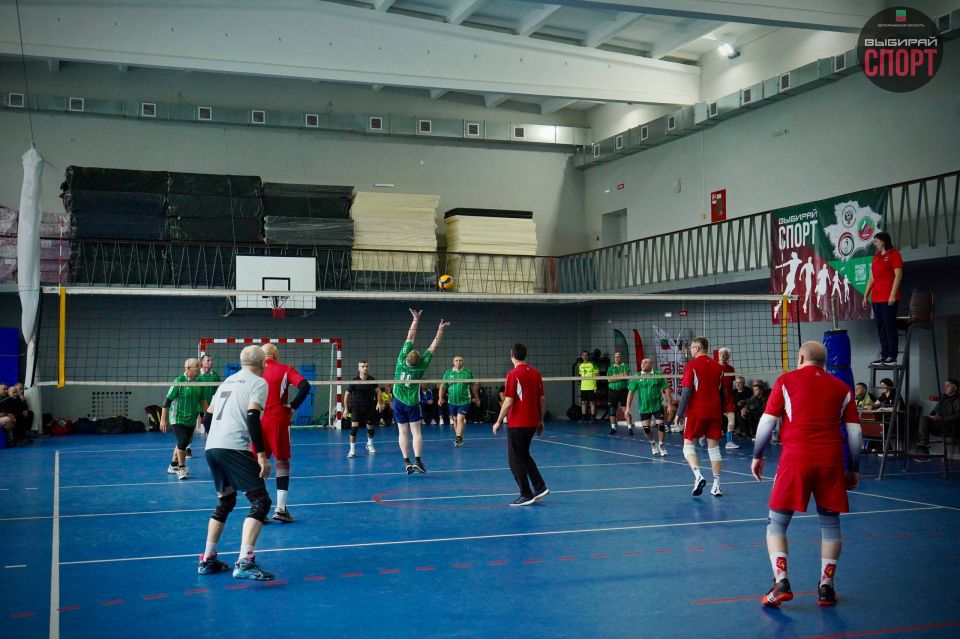 Турнир по волейболу среди мужских команд ветеранов 40+ прошел в Мелитополе Турнир по волейболу среди мужских команд ветеранов 40+ прошел в Мелитополе