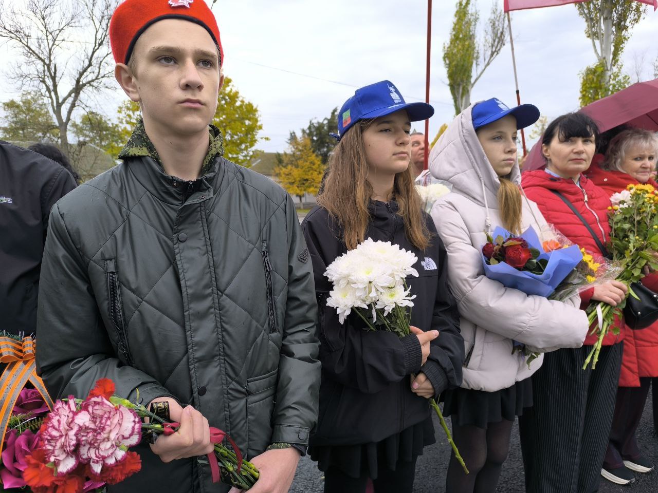 Наш общий долг — быть достойными наследниками и защищать память тех, кто совершил великий подвиг во имя нашей Родины Наш общий долг — быть достойными наследниками и защищать память тех, кто совершил великий подвиг во имя нашей Родины
