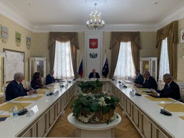 Виктор Емельяненко: В составе Комиссии Совета законодателей при Федеральном Собрании РФ по координации законотворческой деятельности и мониторингу законодательства продолжил работу в Тобольске