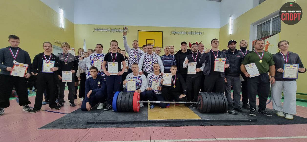 В пгт.Весёлое прошел турнир по пауэрлифтингу, посвященный памяти героя СВО Антона Спиридонова