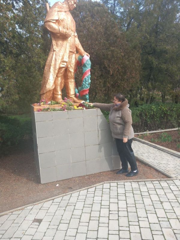 В селе Волчанское состоялся митинг, посвящённый Дню освобождению села от немецко-фашистских захватчиков с участием Волчанской СОШ, Волчанского СК, отряда Юнармии "Патриот" и начальника Давыдовского территориального отдела... В селе Волчанское состоялся митинг, посвящённый Дню освобождению села от немецко-фашистских захватчиков с участием Волчанской СОШ, Волчанского СК, отряда Юнармии "Патриот" и начальника Давыдовского территориального отдела...