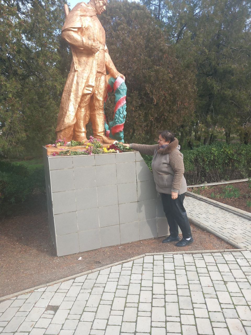 В  селе Волчанское состоялся митинг, посвящённый Дню освобождению села от немецко-фашистских захватчиков с участием Волчанской СОШ, Волчанского СК, отряда Юнармии "Патриот" и начальника Давыдовского территориального отдела... В  селе Волчанское состоялся митинг, посвящённый Дню освобождению села от немецко-фашистских захватчиков с участием Волчанской СОШ, Волчанского СК, отряда Юнармии "Патриот" и начальника Давыдовского территориального отдела...