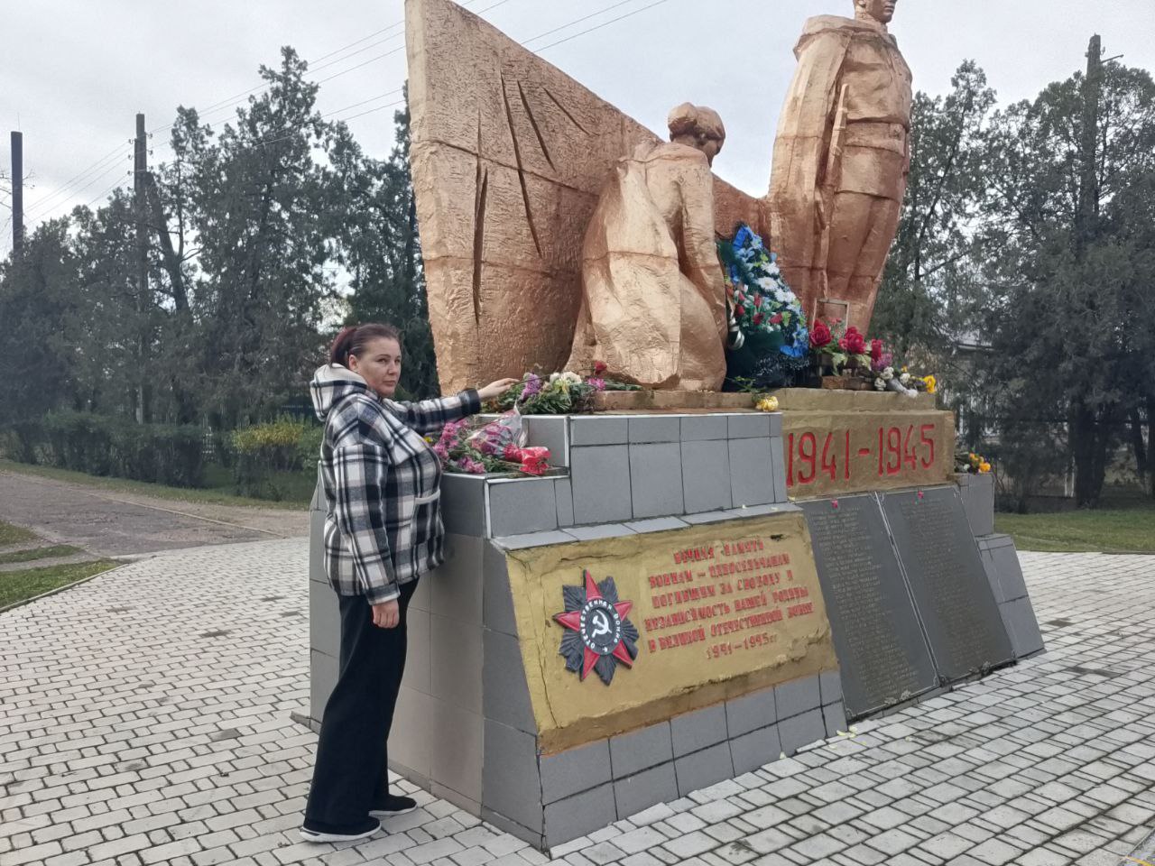 В  селе Волчанское состоялся митинг, посвящённый Дню освобождению села от немецко-фашистских захватчиков с участием Волчанской СОШ, Волчанского СК, отряда Юнармии "Патриот" и начальника Давыдовского территориального отдела... В  селе Волчанское состоялся митинг, посвящённый Дню освобождению села от немецко-фашистских захватчиков с участием Волчанской СОШ, Волчанского СК, отряда Юнармии "Патриот" и начальника Давыдовского территориального отдела...