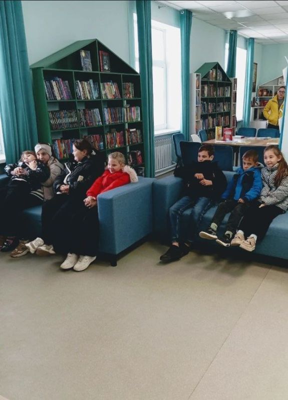 К 105-летию со дня рождения итальянского сказочника, детского писателя Джованни Франческо Родари в Новоданиловской сельской библиотеке проведено "Путешествие с Джанни Родари на Голубой Стреле" К 105-летию со дня рождения итальянского сказочника, детского писателя Джованни Франческо Родари в Новоданиловской сельской библиотеке проведено "Путешествие с Джанни Родари на Голубой Стреле"