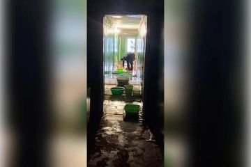 В Энергодаре многоквартирный дом затопило из-за срыва капремонта