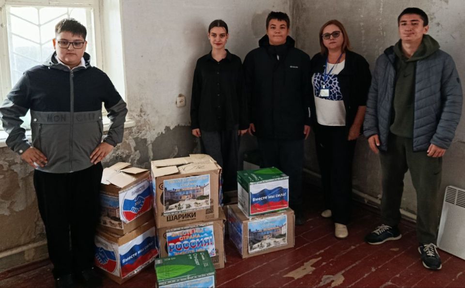 Ученики и сотрудники Вознесенской СОШ №4 внесли свой вклад в празднование Дня народного единства! Мы присоединились к Всероссийской акции «Россия – семья семей», организованной Министерством по молодежной политике... Ученики и сотрудники Вознесенской СОШ №4 внесли свой вклад в празднование Дня народного единства! Мы присоединились к Всероссийской акции «Россия – семья семей», организованной Министерством по молодежной политике...