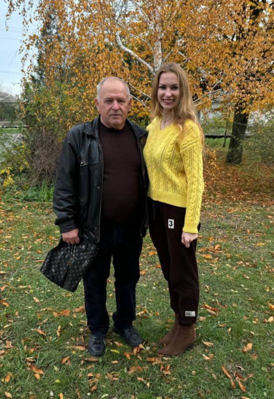 «Бабушки и дедушки — это корни семьи, которые дают нам крылья.» «Бабушки и дедушки — это корни семьи, которые дают нам крылья.»