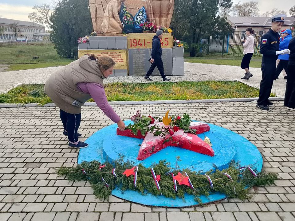 В селе Волчанское состоялся митинг, посвящённый Дню освобождению села от немецко-фашистских захватчиков с участием Волчанской СОШ, Волчанского СК, отряда Юнармии "Патриот" и начальника Давыдовского территориального отдела... В селе Волчанское состоялся митинг, посвящённый Дню освобождению села от немецко-фашистских захватчиков с участием Волчанской СОШ, Волчанского СК, отряда Юнармии "Патриот" и начальника Давыдовского территориального отдела...