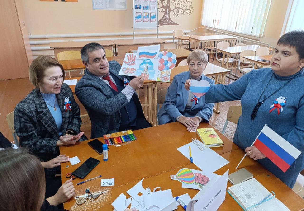 Интеллектуальная игра, посвящённая Дню народного единства, прошла в СОШ №3 г. Васильевка