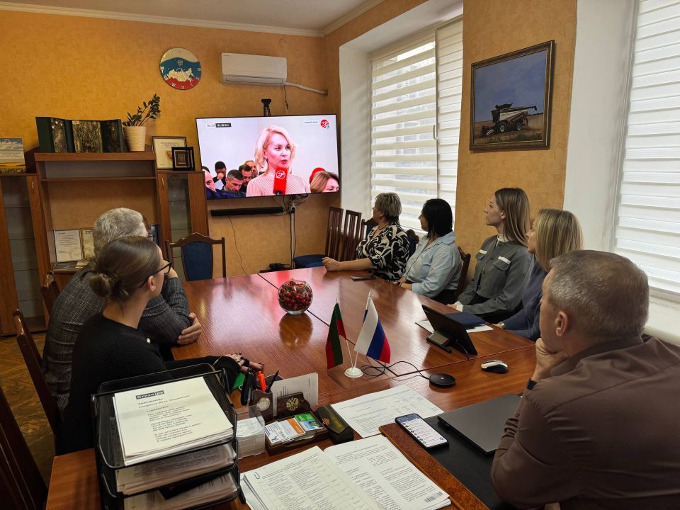 Коллектив Министерства АПК и продовольственной политики Запорожской области присоединился к просмотру Прямой линии с Губернатором Евгением Балицким