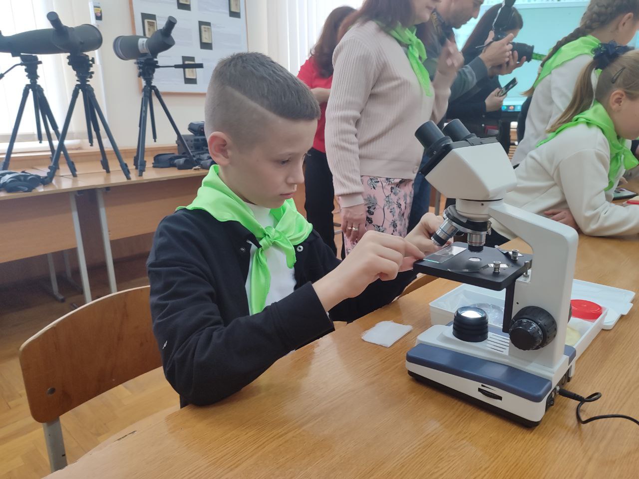 В МелГу состоялось открытие школы юного эколога, ученики, учителя и администрация Константиновской школы № 2 имени Героя Советского Союза П. Т. Одинца были приглашены на это увлекательное мероприятие В МелГу состоялось открытие школы юного эколога, ученики, учителя и администрация Константиновской школы № 2 имени Героя Советского Союза П. Т. Одинца были приглашены на это увлекательное мероприятие