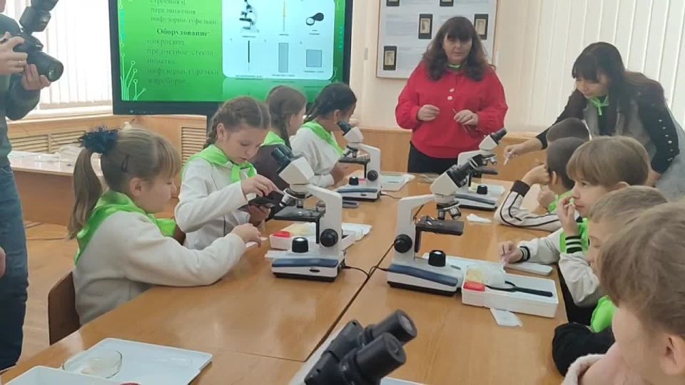 В МелГу состоялось открытие школы юного эколога, ученики, учителя и администрация Константиновской школы № 2 имени Героя Советского Союза П. Т. Одинца были приглашены на это увлекательное мероприятие