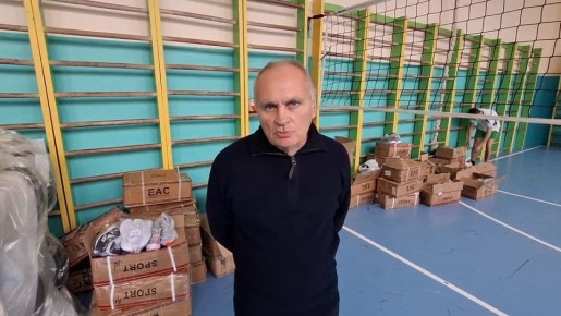 Народный фронт передал спортивной школе Куйбышевского округа 338 пар кроссовок и 5 велосипедов
