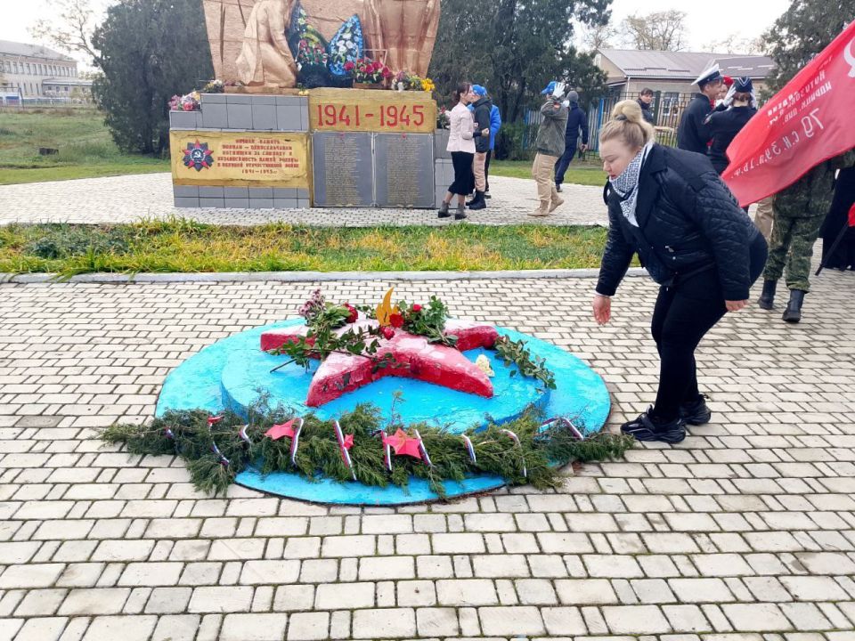 В селе Волчанское состоялся митинг, посвящённый Дню освобождению села от немецко-фашистских захватчиков с участием Волчанской СОШ, Волчанского СК, отряда Юнармии "Патриот" и начальника Давыдовского территориального отдела... В селе Волчанское состоялся митинг, посвящённый Дню освобождению села от немецко-фашистских захватчиков с участием Волчанской СОШ, Волчанского СК, отряда Юнармии "Патриот" и начальника Давыдовского территориального отдела...