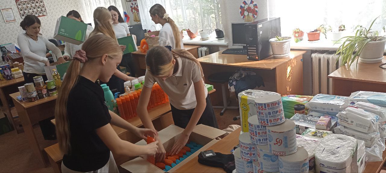 Ученики и сотрудники Вознесенской СОШ №4 внесли свой вклад в празднование Дня народного единства! Мы присоединились к Всероссийской акции «Россия – семья семей», организованной Министерством по молодежной политике... Ученики и сотрудники Вознесенской СОШ №4 внесли свой вклад в празднование Дня народного единства! Мы присоединились к Всероссийской акции «Россия – семья семей», организованной Министерством по молодежной политике...