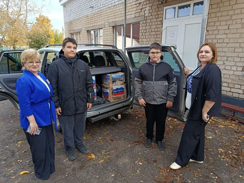 Ученики и сотрудники Вознесенской СОШ №4 внесли свой вклад в празднование Дня народного единства! Мы присоединились к Всероссийской акции «Россия – семья семей», организованной Министерством по молодежной политике... Ученики и сотрудники Вознесенской СОШ №4 внесли свой вклад в празднование Дня народного единства! Мы присоединились к Всероссийской акции «Россия – семья семей», организованной Министерством по молодежной политике...