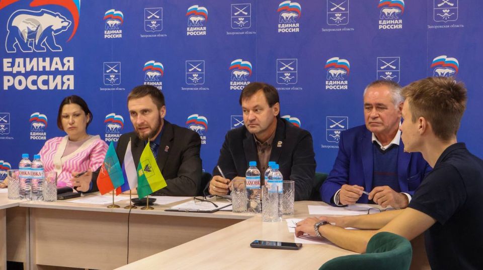 Председатель регионального совета сторонников Евгений Маркелов провел плановое заседание в штабе «Единая Россия» Председатель регионального совета сторонников Евгений Маркелов провел плановое заседание в штабе «Единая Россия»