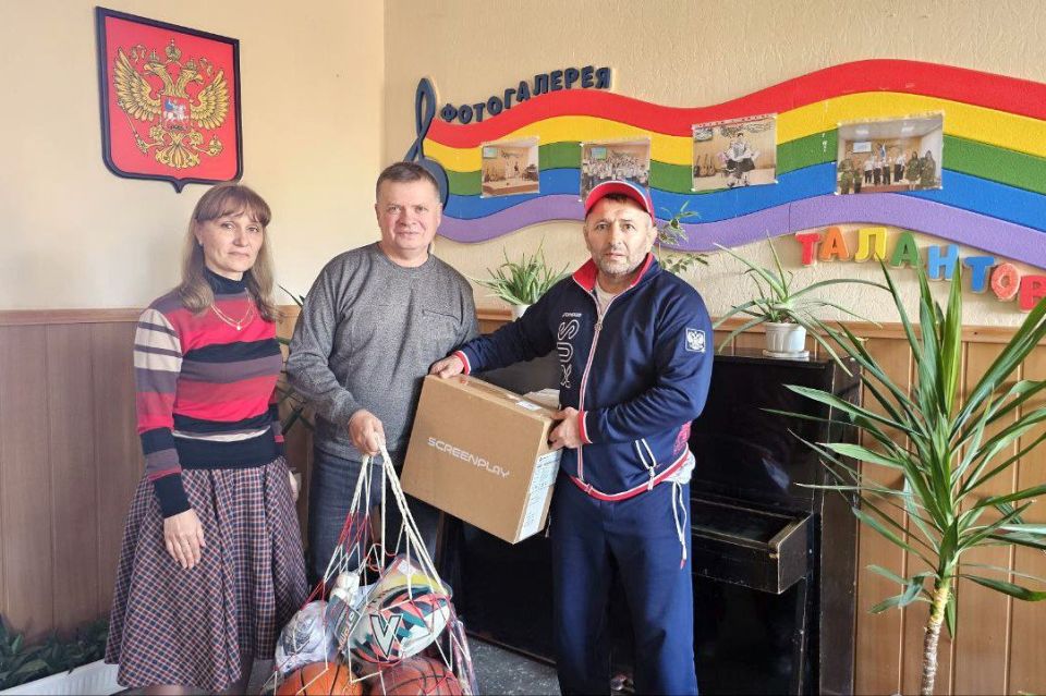 Глава Махачкалы сделал подарки детям Михайловского района Запорожской области Глава Махачкалы сделал подарки детям Михайловского района Запорожской области