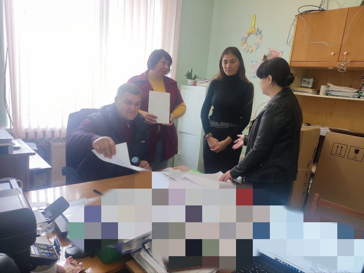 В ГБУ ОО ЗО "Богдановская школа-детский сад" Черниговского муниципального округа состоялась рабочая встреча председателя ТИК №11 с директором и советником директора по воспитанию и взаимодействию с детскими общественными...