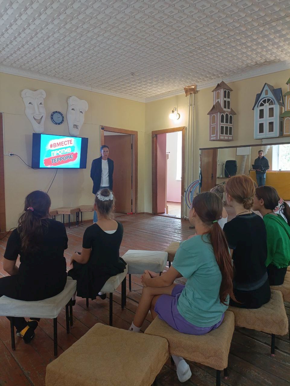 В Михайловском доме культуры школьникам рассказали о террористических угрозах В Михайловском доме культуры школьникам рассказали о террористических угрозах