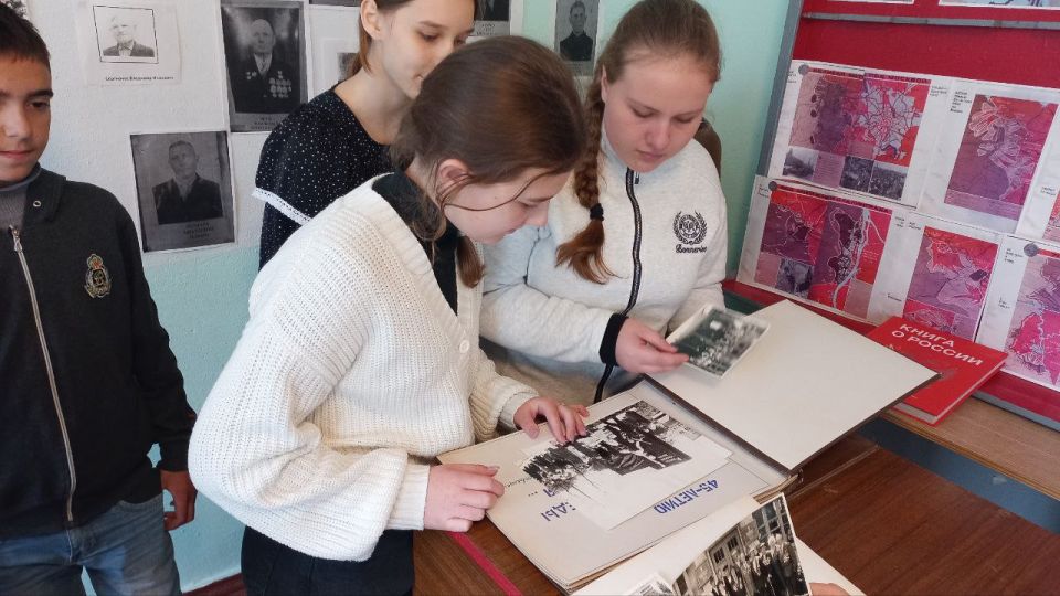 28 октября 2025 года Розовская средняя школа №29, в партнерстве с Розовским Домом культуры и библиотеки, торжественно отметила День освобождения села Розовка
