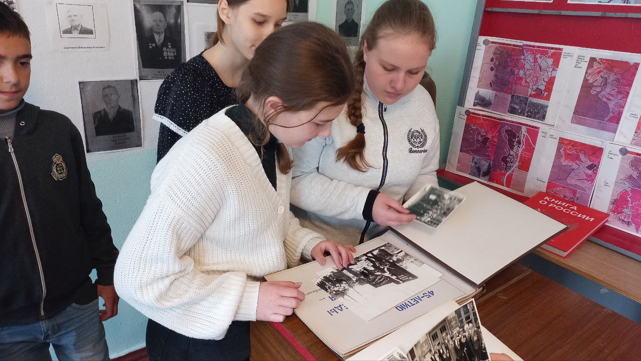 28 октября 2025 года Розовская средняя школа №29, в партнерстве с Розовским Домом культуры и библиотеки, торжественно отметила День освобождения села Розовка