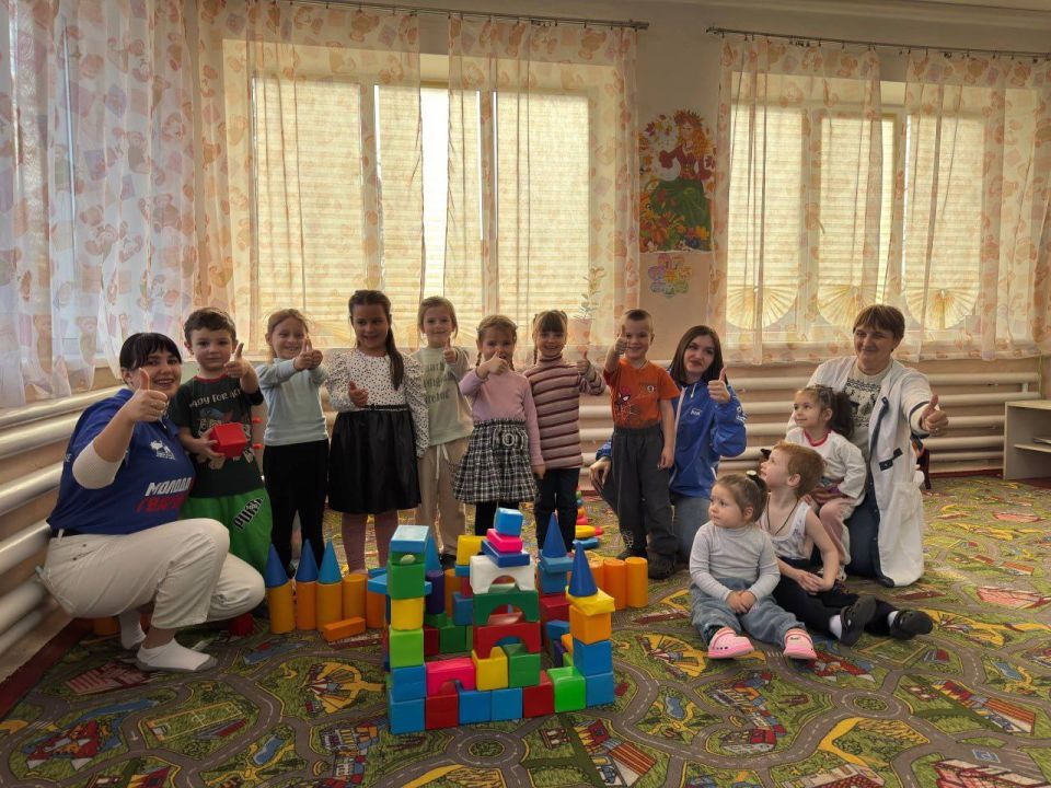 В Приазовском районе активисты «Единой России» провели встречу с воспитанниками детского сада к Дню народного единства