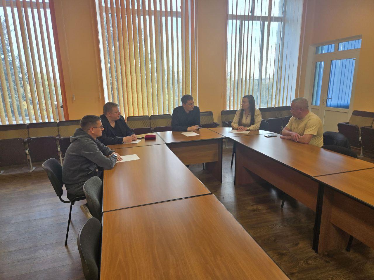 Поддержка шефов продолжается: в Приморске обсудили итоги реализации мероприятий, запланированных на 2025 год