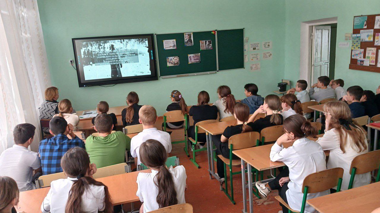 Учебные дни в ГБУ ОО ЗО "Орловская СОШ" всегда полны увлекательно-познавательных мероприятий - наставники стараются дать ребятам максимум знаний