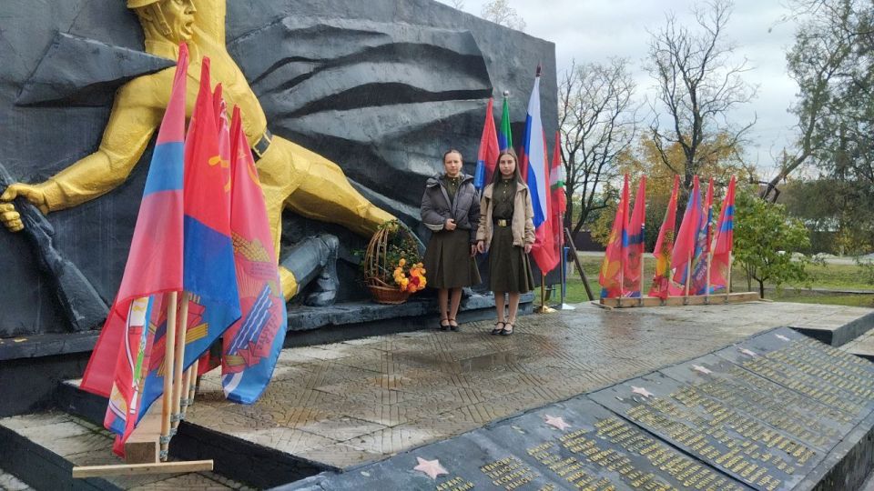 28 октября 2025 года Розовская средняя школа №29, в партнерстве с Розовским Домом культуры и библиотеки, торжественно отметила День освобождения села Розовка 28 октября 2025 года Розовская средняя школа №29, в партнерстве с Розовским Домом культуры и библиотеки, торжественно отметила День освобождения села Розовка