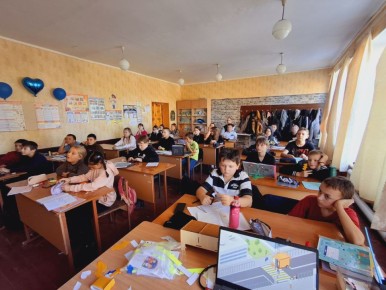 Сотрудники Отдела Госавтоинспекции ОМВД России «Васильевский» организовали для школьников познавательный мастер-класс под названием «Засветись ради жизни!»